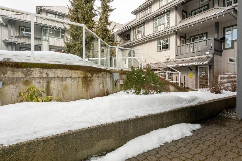 Prime Location, Ski In/Out Whistler Condo Екстер'єр фото