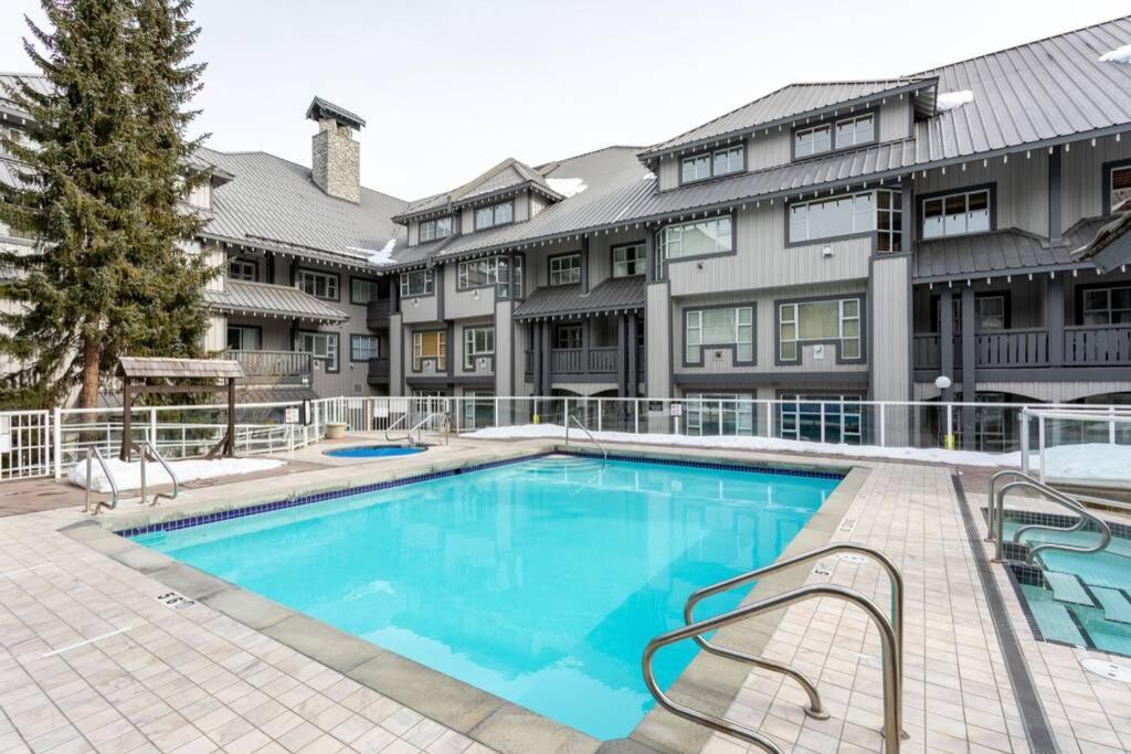 Prime Location, Ski In/Out Whistler Condo Екстер'єр фото